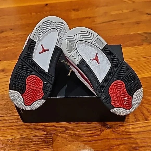 Jordan 4 Retro Red Cement - Picture 9 of 10